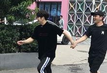 王嘉尔最新爆料新闻视频